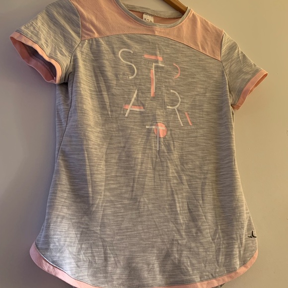 Chandail de sport/ sport t-shirt - Picture 1 of 3